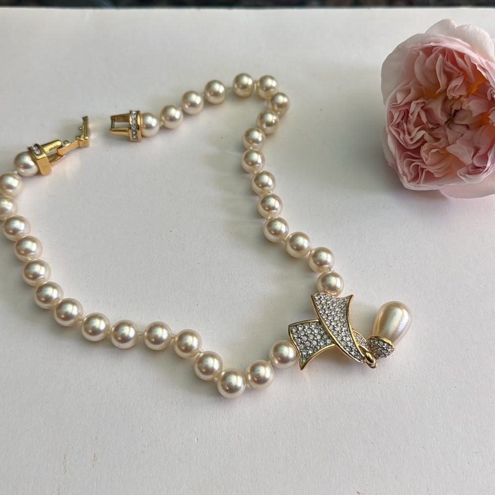 Swarovski Elegant Pearl Necklace with Gold plated Accents